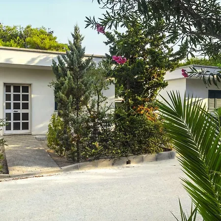 Dei Bizantini & Villaggio Campo Dei Messapi Hotel