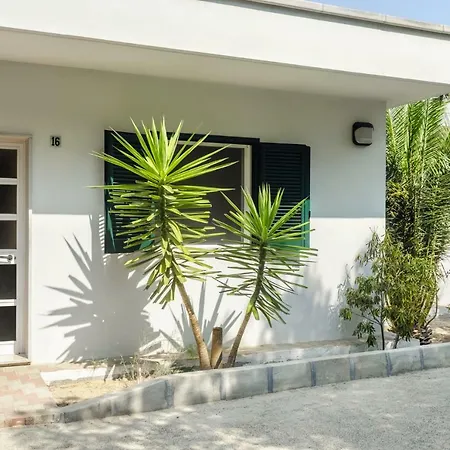 Dei Bizantini & Villaggio Campo Dei Messapi Hotel