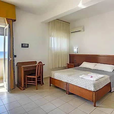 Отель Dei Bizantini & Villaggio Campo Dei Messapi 3*