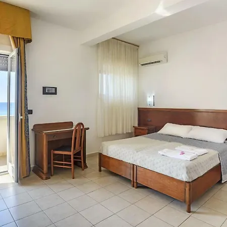 Dei Bizantini & Villaggio Campo Dei Messapi Hotel San Pietro in Bevagna